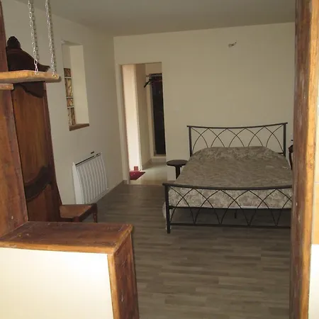 Le Nerbiou アパート ピエルフィット・ネスタラ